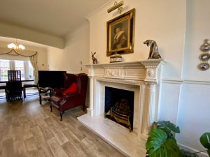 Lounge/Diner- click for photo gallery